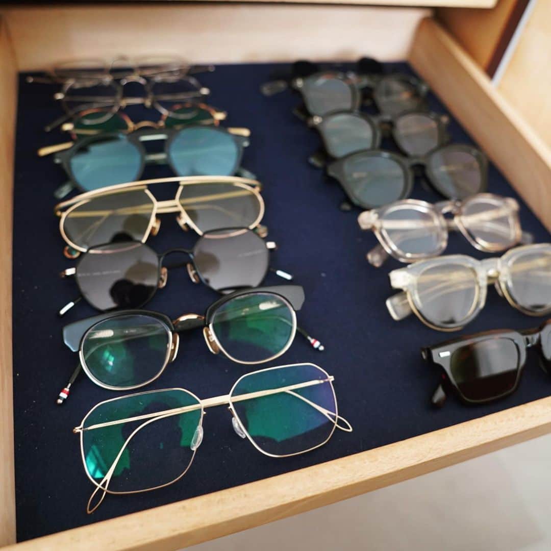 並木一樹さんのインスタグラム写真 - (並木一樹Instagram)「vintage cabinetの中にeyewearは収納しています🕶🕶🕶  #AHLEM #yuichitoyama  #guepard #buddyoptical」4月8日 23時39分 - casi_namiki