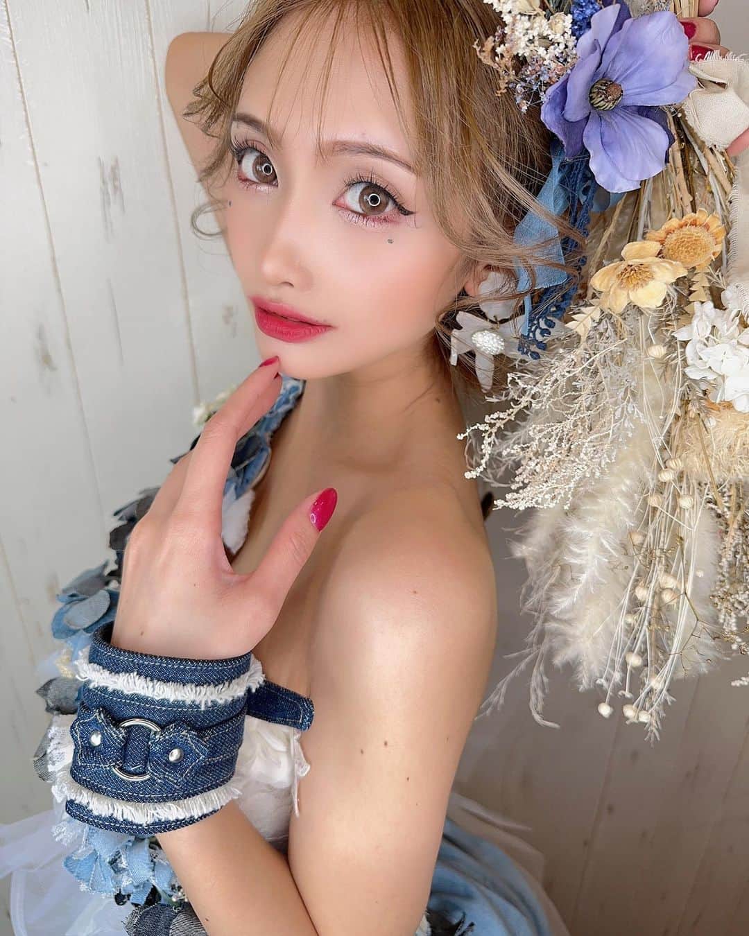 堀井大輔のインスタグラム：「佐賀ホリージョ様  @i.am.achan  ・ 5/23(火)24(水) 佐賀ホリージョ撮影第2回目開催致します。 dmから依頼ください📸 ・ #佐賀 #佐賀キャバ嬢  #キャバ嬢 #ホリーマジック #ホリージョ撮影 #エモージョ #ホリージョ #クラウンヘアー #天白区 #名古屋 #ヘアセット#セット#ヘアアレンジ #プレ花嫁 #作品撮り #ウェディングドレス #結婚式コーデ #結婚式ヘアアレンジ #結婚式お呼ばれ #全国のプレ花嫁さんと繋がりたい #フォトブース #コテ巻き  #DRESSY花嫁 #ゼクシィ2023 #アップスタイル #おだんご #編みおろし #プラコレ ￼ 	◦」