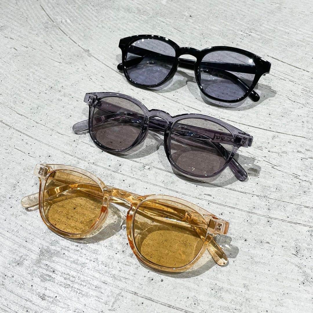 XGIRL_ootdのインスタグラム：「#xgirl_ootd  　 X-girl RECOMMEND ITEM🕶️ 　 ------------------------------------ ▪️MILLS LOGO SUNGLASSES ￥3,300(税込) ------------------------------------ 　 #xgirl #xgirljp #エックスガール #ストリートコーデ #スタッフスナップ #サングラス #カラーサングラス #サングラス女子 #サングラスコーデ #トレンドコーデ #y2k #y2kファッション #y2kstyle」