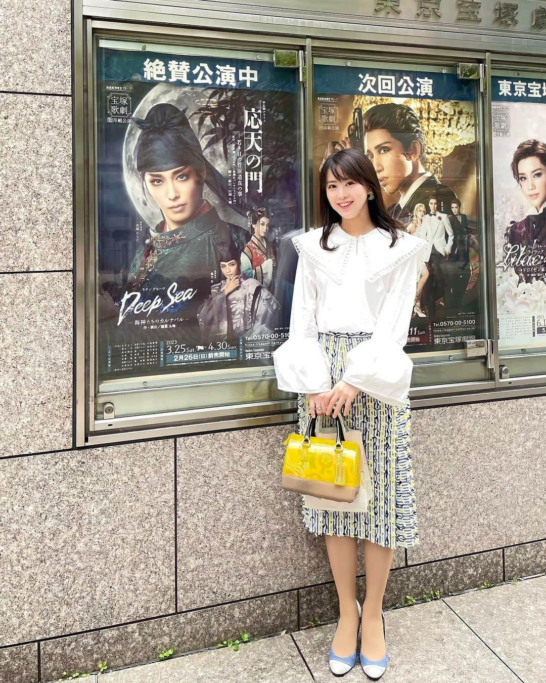 藤本真未さんのインスタグラム写真 - (藤本真未Instagram)「* 宝塚歌劇月組公演🌙 『応天の門』－若き日の菅原道真の事－ 『Deep Sea』－海神たちのカルナバル－ 観劇しました😊 * 月組さん観劇だったので、黄色を取り入れたコーデに、三日月モチーフのイヤリングでした👂🌙笑 * お芝居は久しぶりの平安物🌸 原作は読まずに観劇しましたが、すごく良かった🥺🌕 「歴史サスペンス」ということで、テンポ良く展開されていて、面白かったです！ (最後の場面「満月🌕×梅🌸×菅原道真」の画は絵画として飾りたいぐらい美しかったです🖼) * 月城かなとさん演じる若き菅原道真が、知的で正義感が強く、真っすぐで…とてもステキでした👏 実家に帰ったら菅原道真公が祀られている太宰府天満宮にお参りに行きたいなと思いました☺️💭笑 * 姉御肌な昭姫(海乃美月さん)も、プレイボーイな在原業平(鳳月杏さん)も、悪役の藤原基経(風間柚乃さん)も、素晴らしかったです👏 それぞれの感想は長くなりすぎるので控えます🙋‍♀️ * ショーのDeep Seaもラテン系の熱いナンバーでとっても楽しかったです💃🕺ラテン系だけれど海をテーマにしているので、なんだか爽やかでした🌊 デュエットダンスも大人っぽいハードな感じが久しぶりで新鮮でした✨ * #宝塚 #宝塚歌劇 #宝塚歌劇団 #Takarazuka #月組公演 #月組 #応天の門 #若き日の菅原道真の事 #Deep Sea #海神たちのカルナバル #月城かなと #菅原道真 #海乃美月 #昭姫 #鳳月杏 #在原業平 #風間柚乃 #藤原基経 #観劇 #ミュージカル #舞台 #東京宝塚劇場」4月8日 23時52分 - manamifujimoto108