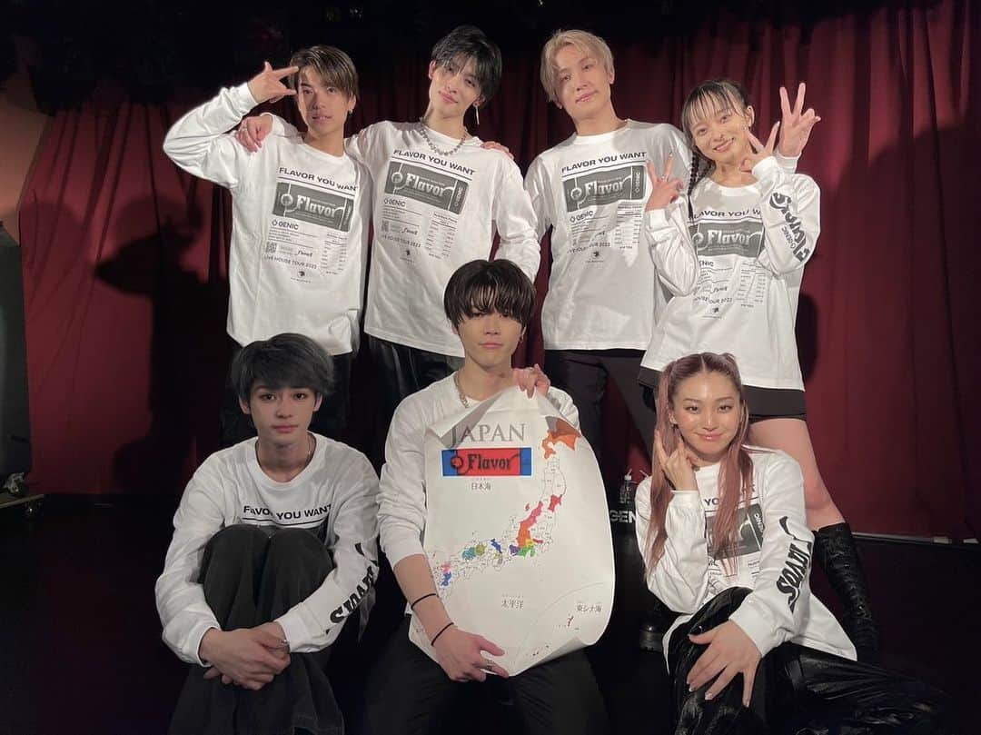 宇井優良梨のインスタグラム：「⁡ 【GENIC LIVE HOUSE TOUR 2023 -Flavors-】 ⁡ ファイナル沖縄公演、 そしてFlavorsツアーありがとうございました！🙇🏻‍♀️✨ 沖縄さいっっっっこうの熱気と盛り上がりでした❤️‍🔥 ⁡ 皆さまのお陰で無事完走する事ができました☺️✨ 本当にありがとうございました！！🙇🏻‍♀️🤍 皆さまごゆっくりお休みください🪽 ⁡ 16都市32公演 ツアー過去一の都市数をまわらせて頂いて、 でもそうとは思えないくらいあっという間で🥺 それくらい楽しい2ヶ月間でした☺︎ GENICの色んなFlavor味わっていただけましたでしょうか？？ 今までは心の声のみでのLIVEでしたが、今回のツアーで初めてちゃんと生でGENIminさんの声を聞くことができて、あんなに素敵な声に包まれてLIVEをさせて頂けたこと、心から幸せに思います。 ありがとうございます💐 ⁡ 次は4.29 LINE CUBE。 SNSやブログでも書かせていただいた通り、 私たちとんでもない熱量で挑みたいと思っております。 GENIminと GENICで最高の空間をつくりましょうね☺︎ ⁡ #Flavors_2023 このハッシュタグでのツイート沢山見させて頂いておりますっ！！ 是非どんどんお待ちしております🫶🏼  おやすみなさい🛁 ⁡ #GENIC #宇井優良梨」