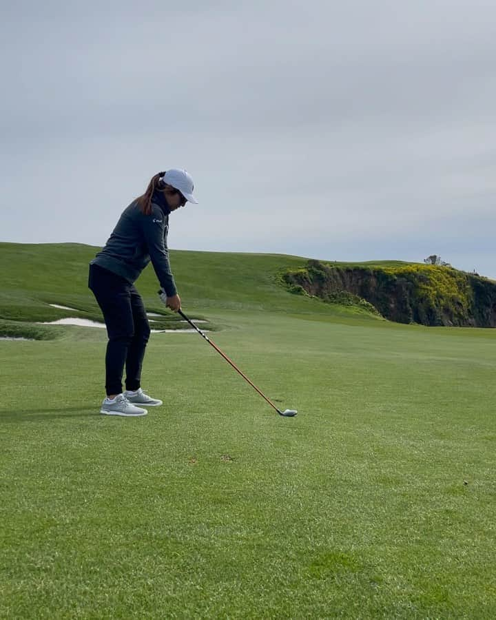 マリナ・アレックスのインスタグラム：「First trip to Pebble Beach 😍   One of the most special places on earth」