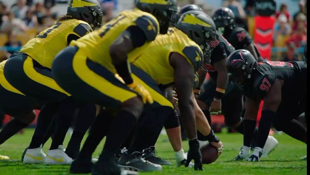 ドウェイン・ジョンソンのインスタグラム：「Week 8: Fighting hard in the playoff race   Don’t miss our big games this weekend!   📺 ESPN 📺 ABC   Get some.   #LeagueOfOpportunity #XFL」