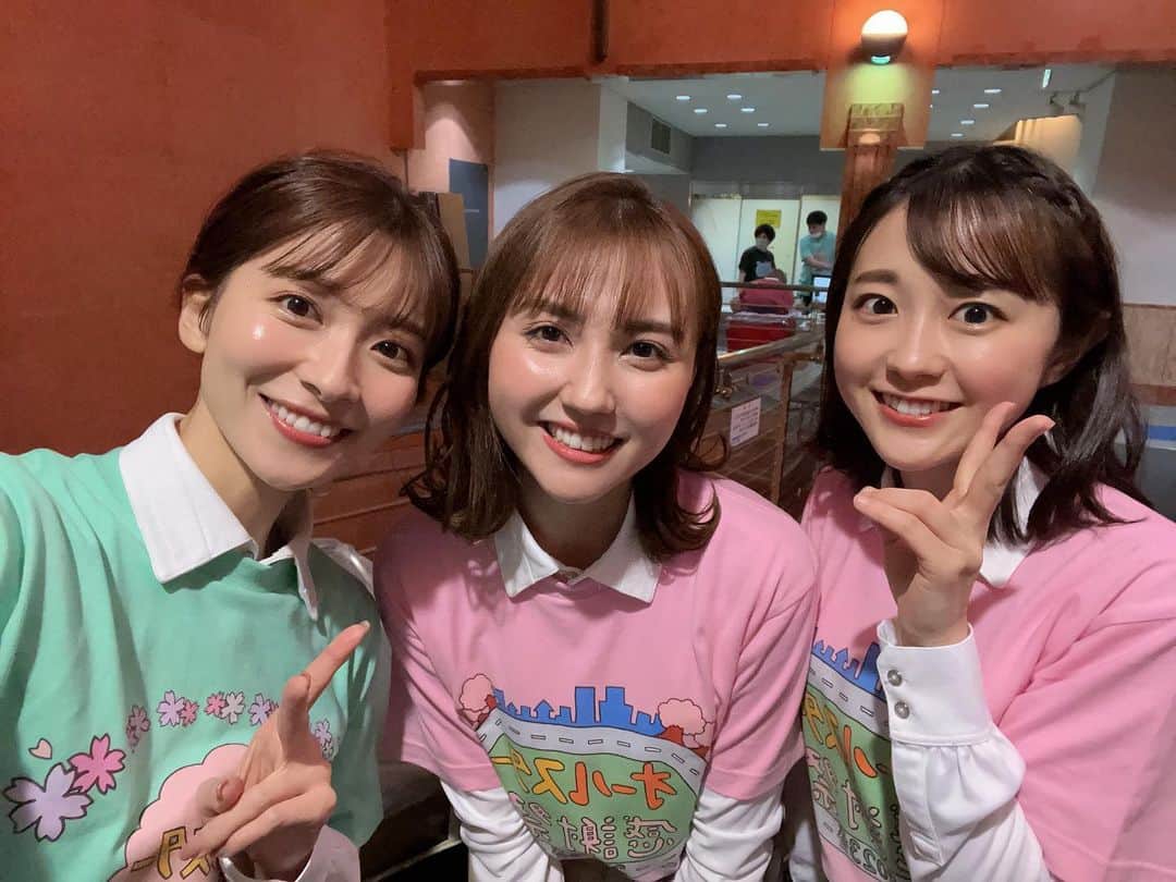 若林有子のインスタグラム：「オールスター感謝祭2023春🌸 今回は見取り図のお2人と本番直前の見どころをお伝えしました！  写真は本番前に里菜さん純菜さんと✌️  3年半ぶりの赤坂5丁目ミニマラソンも見応えありましたね🏃‍♀️ 本番後に井上さんと麻音子さんにも会えました☺️👏すごかった！！  #オールスター感謝祭23春 #オールスター感謝祭 #山本里菜 アナ #山形純菜 アナ #若林有子」