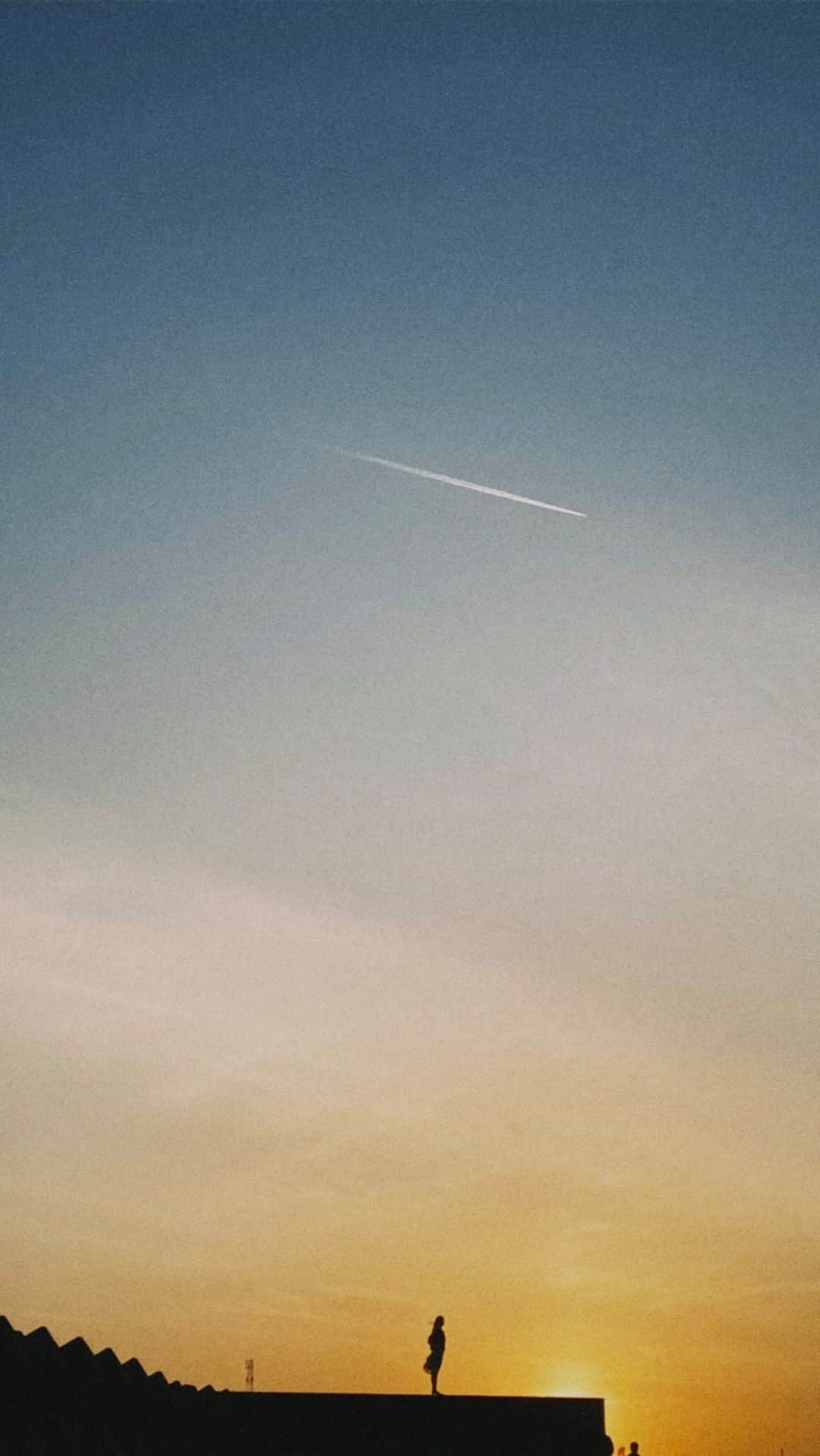 のインスタグラム：「#直線のうみ」