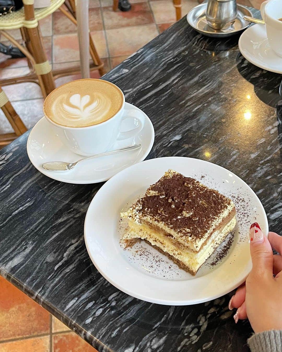 山本瑠香のグルメインスタ