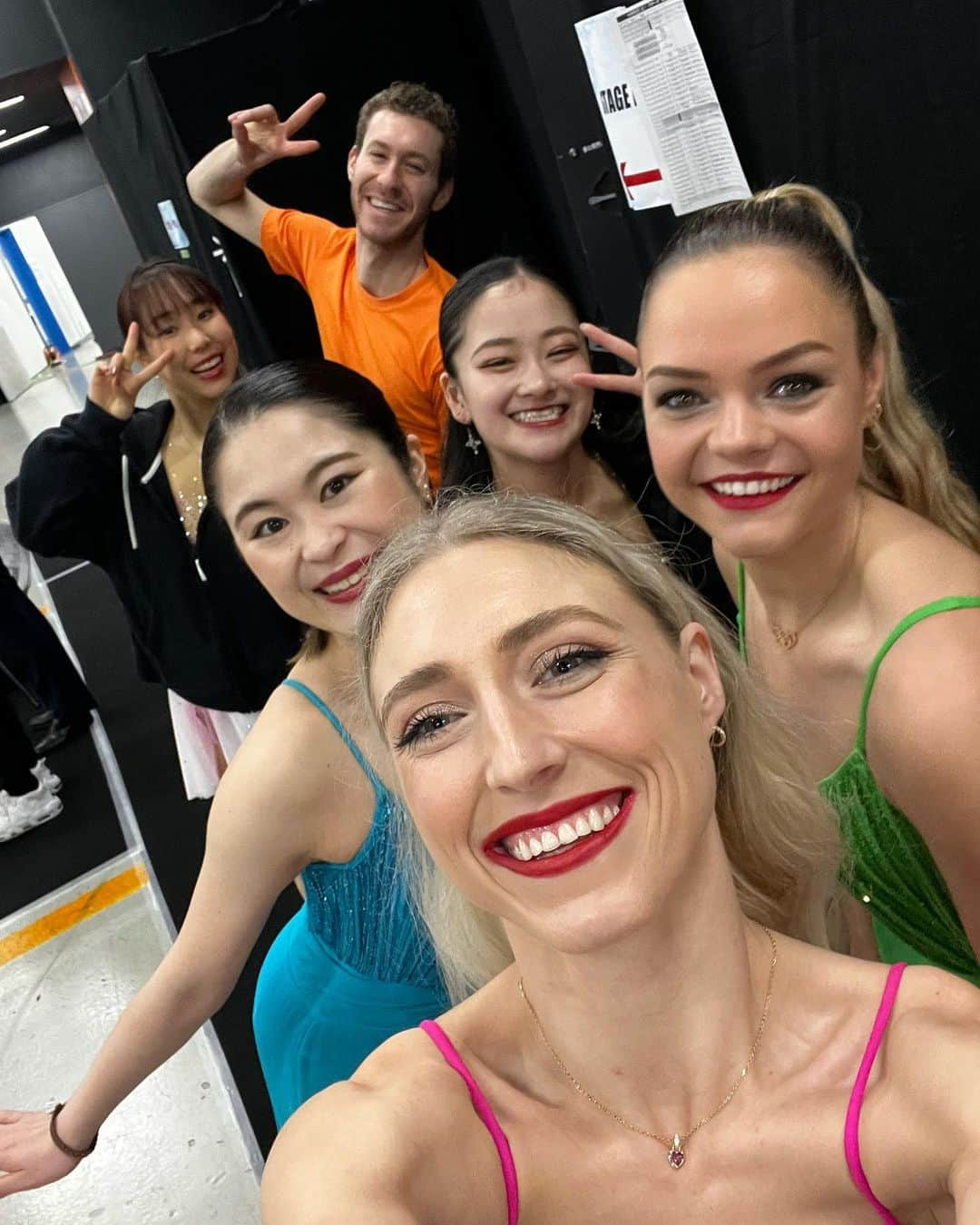 パイパー・ギレスさんのインスタグラム写真 - (パイパー・ギレスInstagram)「Can’t believe we only have 1 @starsonice Japan show left! Going to miss all of these smiles!  - - - #starsonice #yuzuruhanyu #skating #figureskating #iceskating #skatingshows #japan #athletes #smiles #skating #teamcanada #behappy」4月8日 16時17分 - pipergilles