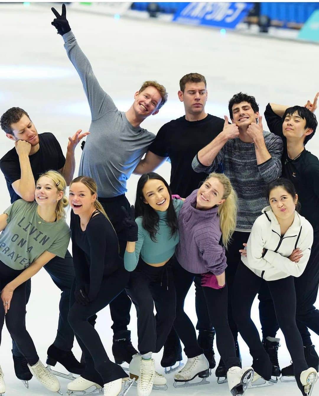 パイパー・ギレスさんのインスタグラム写真 - (パイパー・ギレスInstagram)「Can’t believe we only have 1 @starsonice Japan show left! Going to miss all of these smiles!  - - - #starsonice #yuzuruhanyu #skating #figureskating #iceskating #skatingshows #japan #athletes #smiles #skating #teamcanada #behappy」4月8日 16時17分 - pipergilles