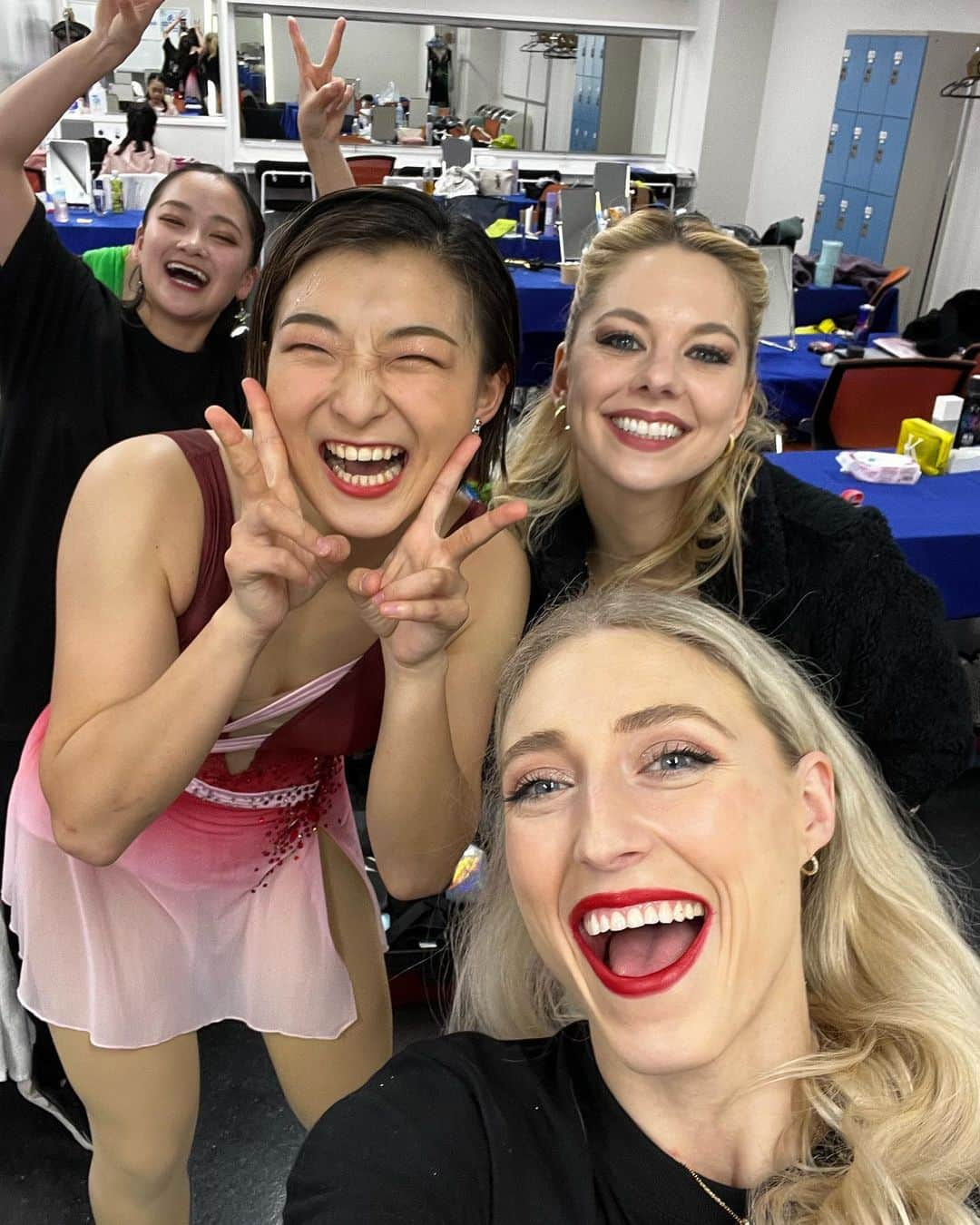 パイパー・ギレスさんのインスタグラム写真 - (パイパー・ギレスInstagram)「Can’t believe we only have 1 @starsonice Japan show left! Going to miss all of these smiles!  - - - #starsonice #yuzuruhanyu #skating #figureskating #iceskating #skatingshows #japan #athletes #smiles #skating #teamcanada #behappy」4月8日 16時17分 - pipergilles