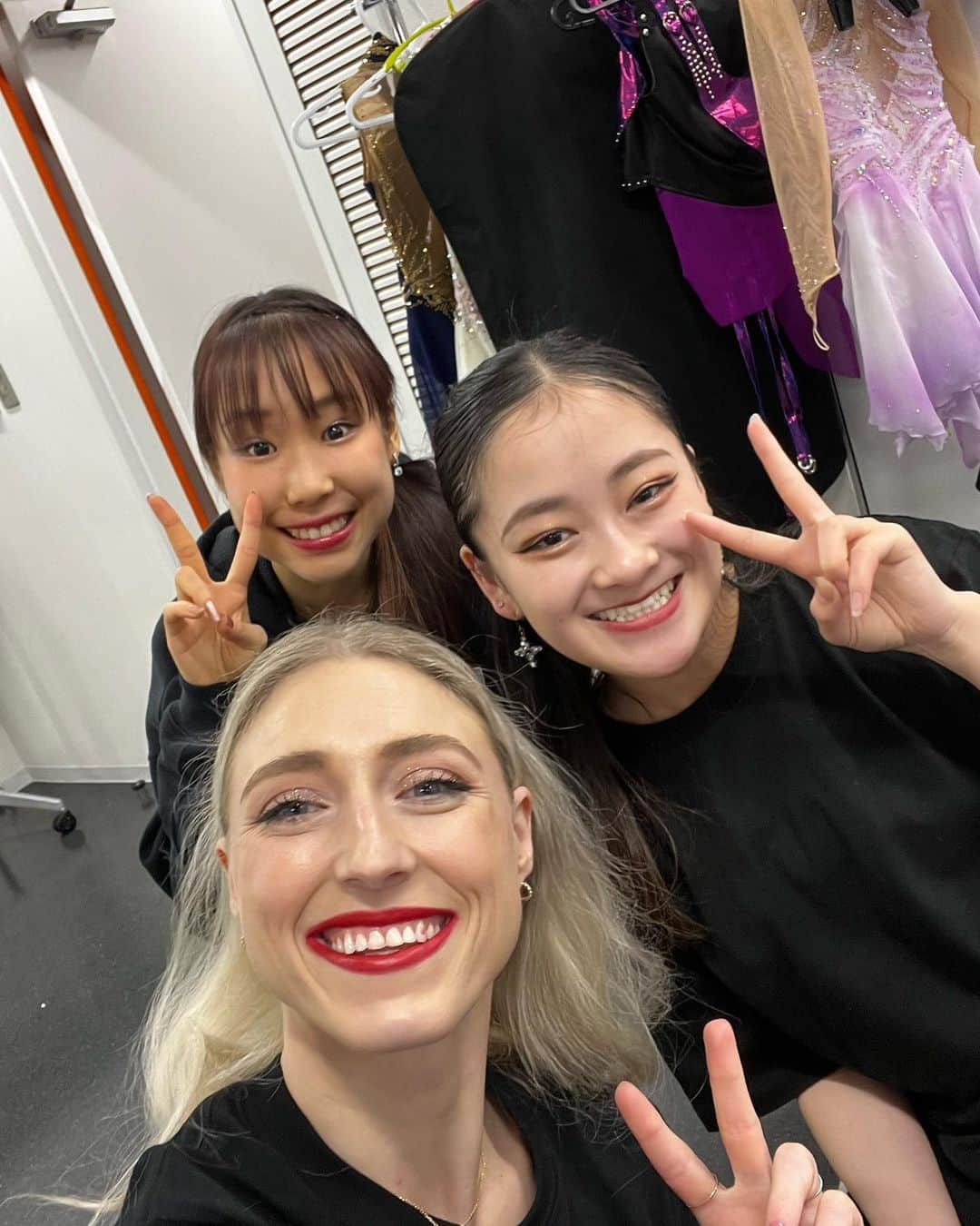 パイパー・ギレスさんのインスタグラム写真 - (パイパー・ギレスInstagram)「Can’t believe we only have 1 @starsonice Japan show left! Going to miss all of these smiles!  - - - #starsonice #yuzuruhanyu #skating #figureskating #iceskating #skatingshows #japan #athletes #smiles #skating #teamcanada #behappy」4月8日 16時17分 - pipergilles