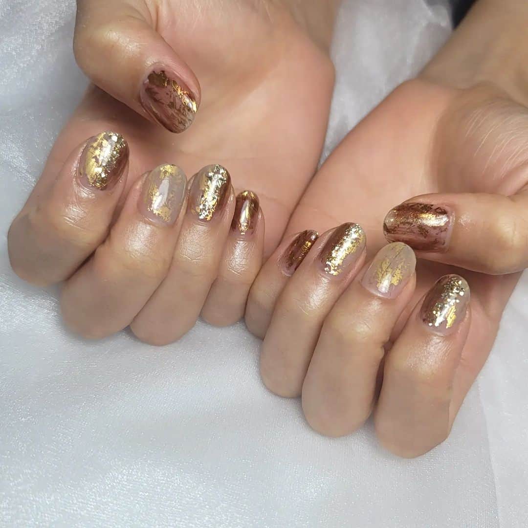 ほたるのインスタグラム：「やっと新しくした！💅 前回のネイルだいぶ長持ちしてくれました！！ 発表会もあるし少し華やかな感じに。  前がシンプルすぎて 完成してから派手かなって思った。。。が、もう見慣れた。   #ネイル #nail #ジェルネイル」