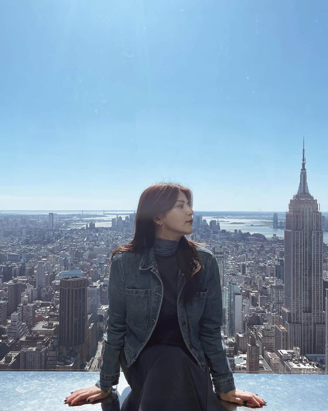 九里聖莉奈のインスタグラム：「. ⁡ NYの新スポットはきらきらでした:)✨  ※外は暴風 ⁡ #kuriseri #summit #nyc」