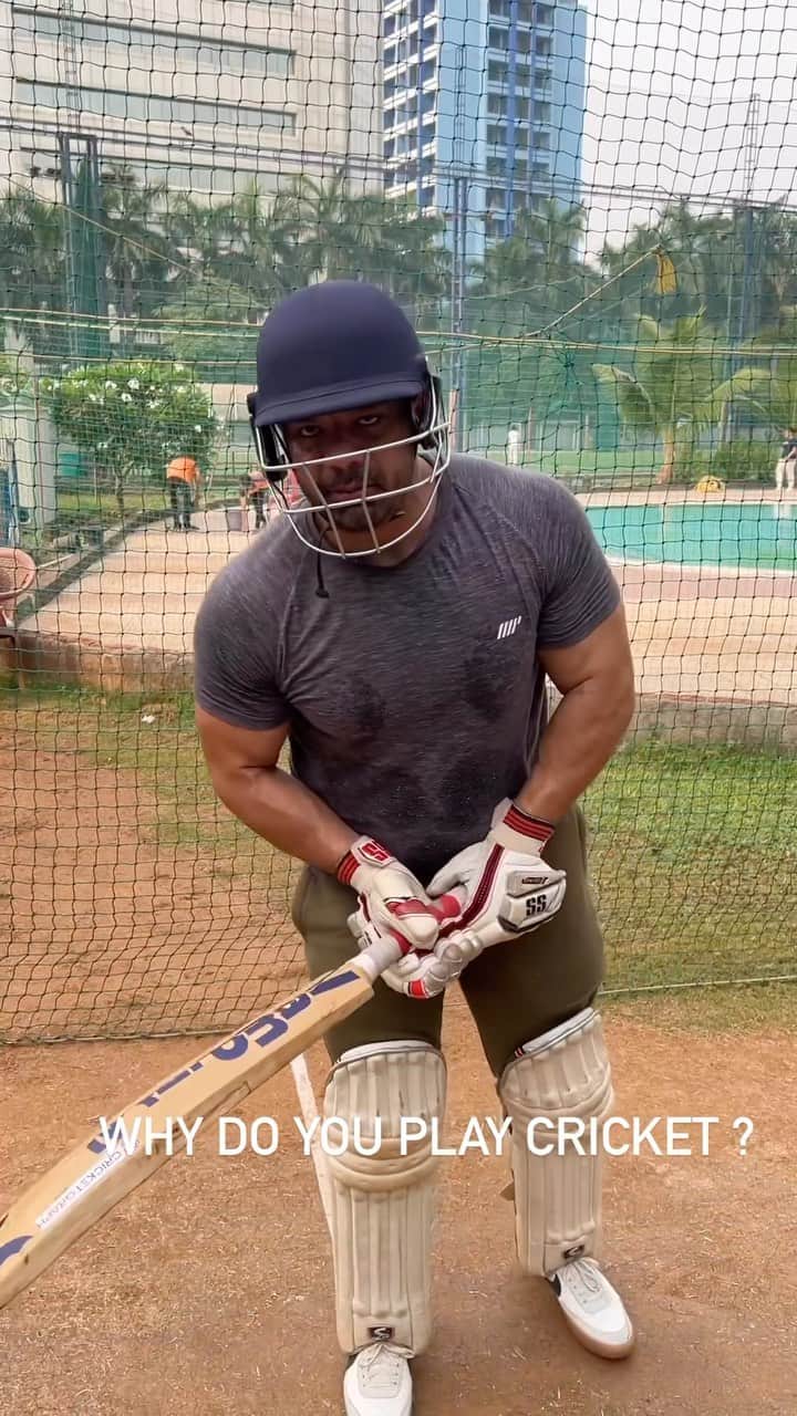 Gaurav Tanejaのインスタグラム：「That sound of middeling the ball !!! 😘  #cricket #flyingbeast #mumbai」