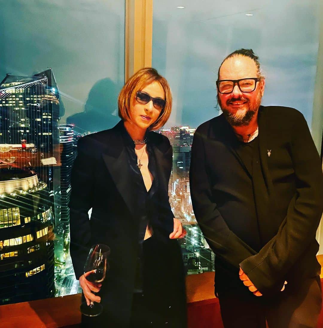 のインスタグラム：「I went to Knotfest, they were all amazing. My friend Jonathan from Korn and I had a wonderful dinner after the show. Amazing vocal, amazing band, Korn rocks! Slipknot rocks too!  Yoshiki  @officialjonathandavis @korn_official @slipknot @knotfest @rayluzierkorn @munky_korn @brianheadwelch @104hiketa @thelastrockstars #korn #slipknot #knotfest #yoshiki #jonathandavis #thelastrockstars #xjapan」
