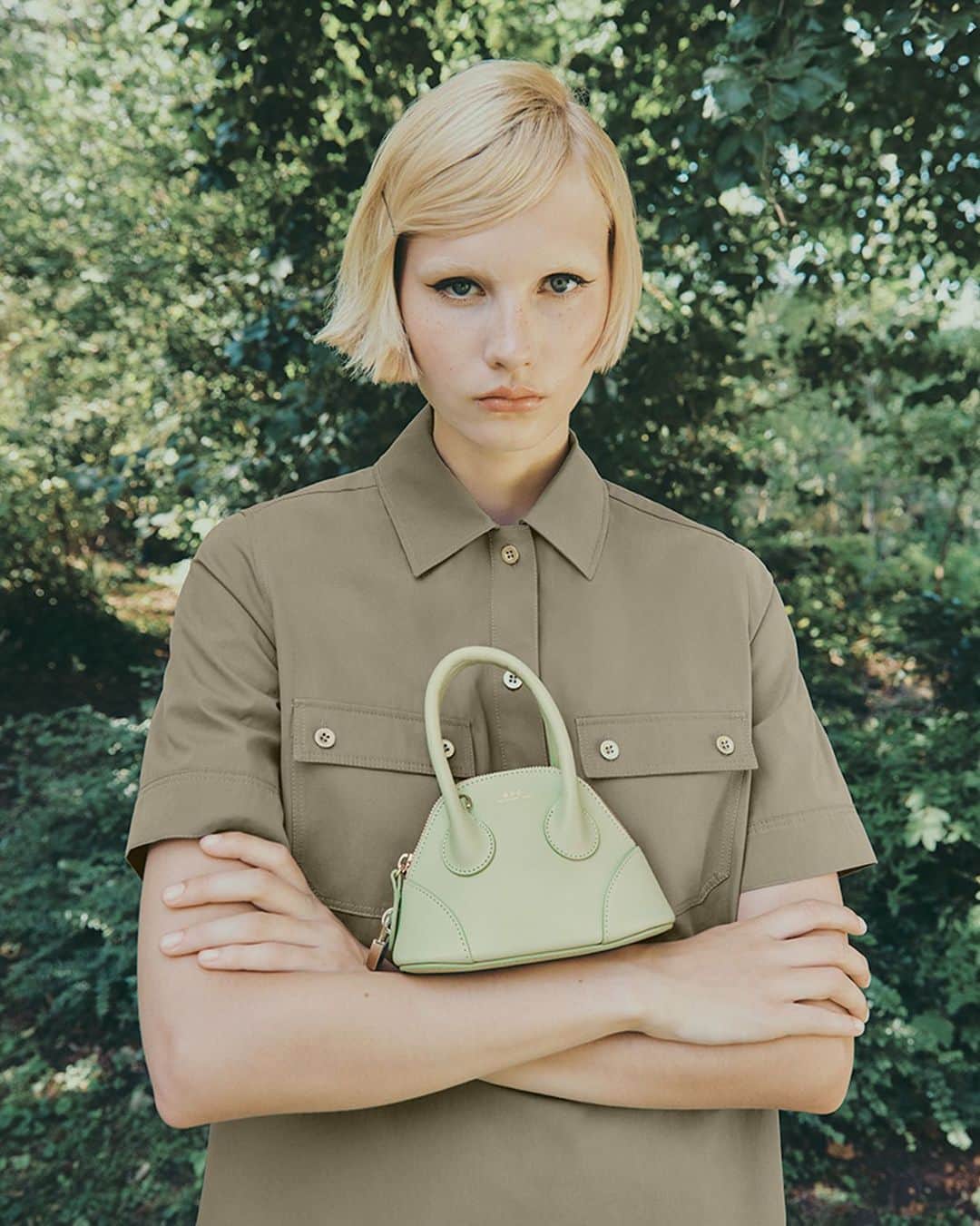 アーペーセーのインスタグラム：「Finding joy in the small things; meet the Emma mini.   A new addition to the Emma line, a miniature bowling bag in smooth leather. Also available in black.   Creative direction & Styling: @suzannekoller Photography: @samrocksamrock  #APCParis」