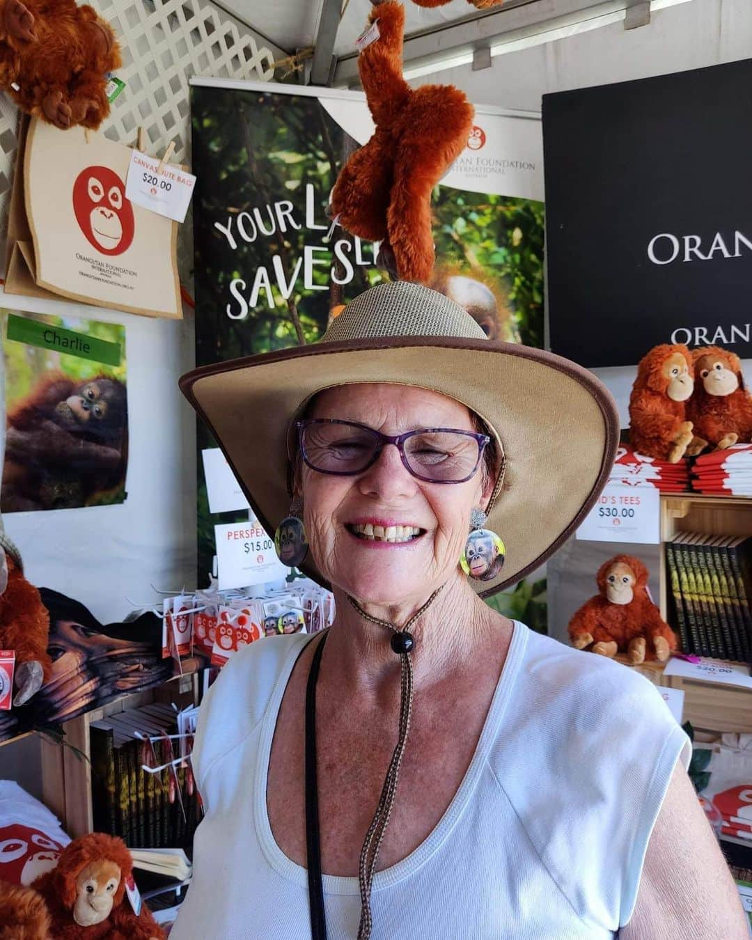 OFI Australiaさんのインスタグラム写真 - (OFI AustraliaInstagram)「Just some of the gorgeous peeps who have visited us at our Bluesfest stall. Thank you SO much for your support for orangutans!! 🧡🦧🧡🦧 #ofibluesfest2023 #bluesfestbyronbay #bluesfest2023 #orangutanmerchandise #saveorangutans #fosteranorangutan #orangutanfoundationinternational」4月8日 17時11分 - ofi_australia