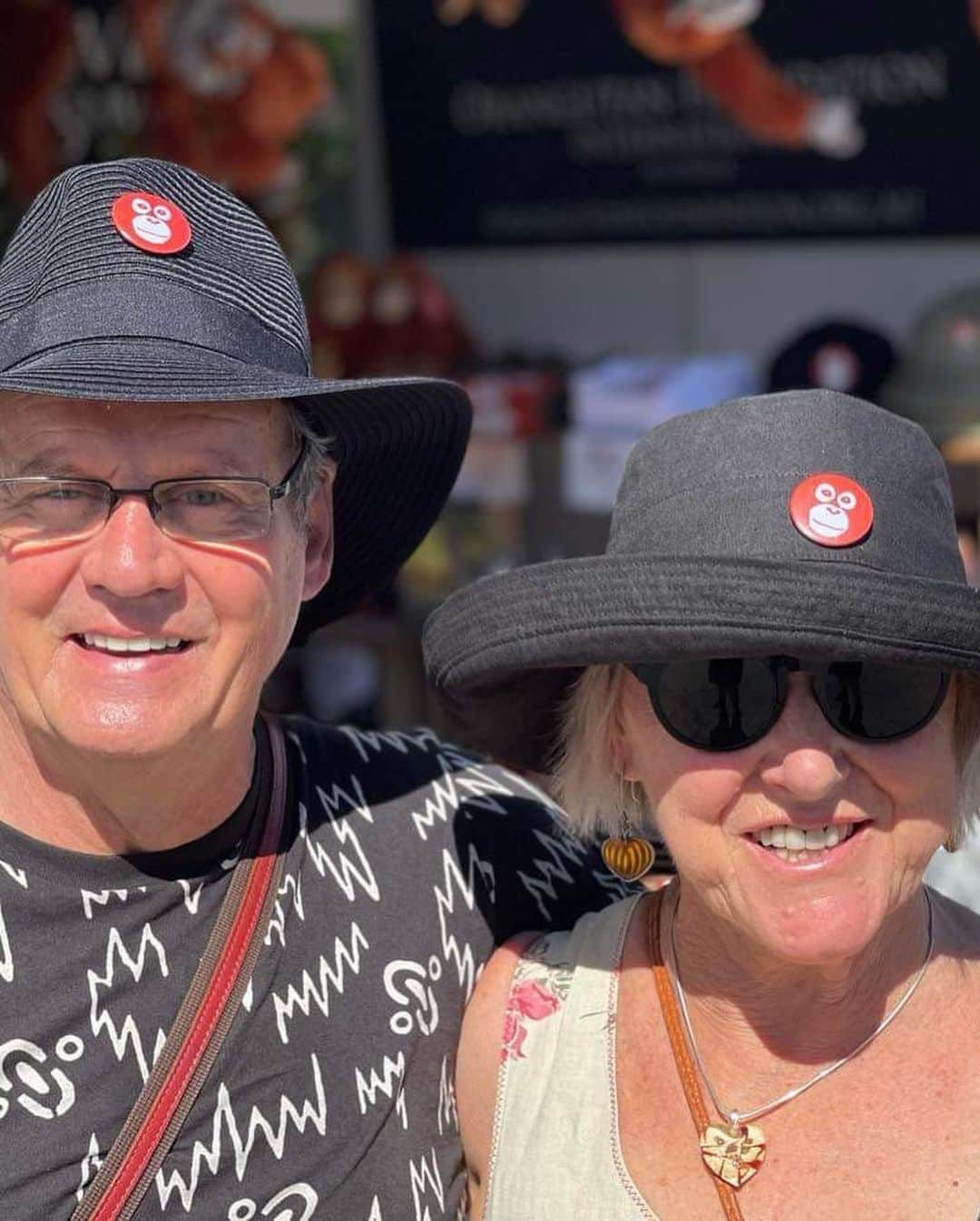 OFI Australiaさんのインスタグラム写真 - (OFI AustraliaInstagram)「Just some of the gorgeous peeps who have visited us at our Bluesfest stall. Thank you SO much for your support for orangutans!! 🧡🦧🧡🦧 #ofibluesfest2023 #bluesfestbyronbay #bluesfest2023 #orangutanmerchandise #saveorangutans #fosteranorangutan #orangutanfoundationinternational」4月8日 17時11分 - ofi_australia