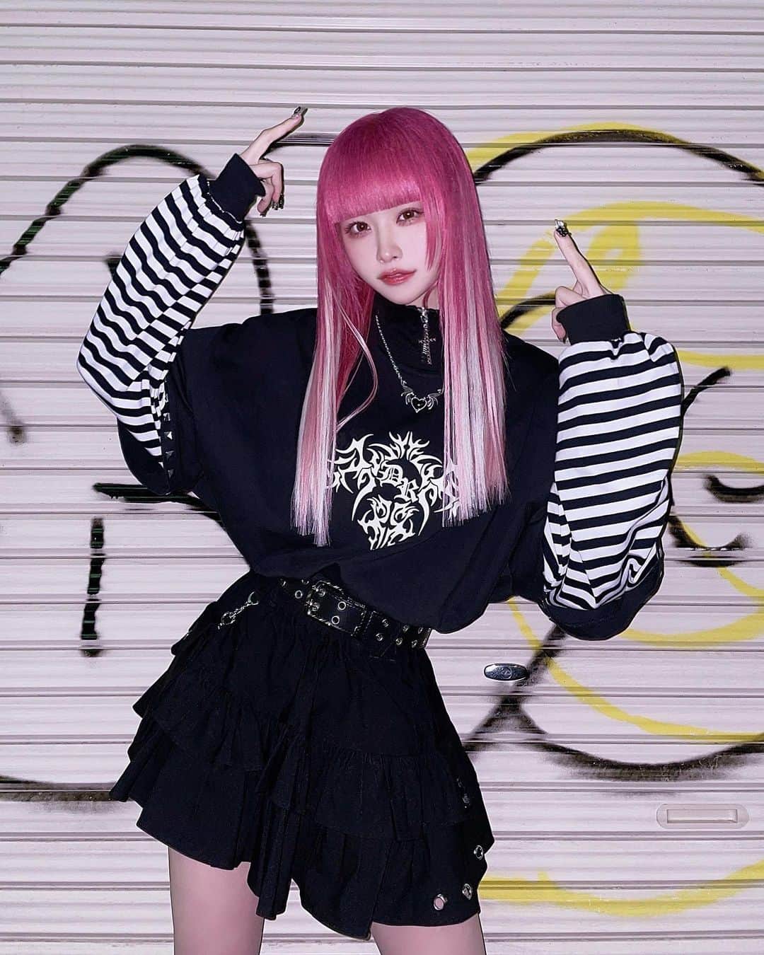 いちのインスタグラム：「.  #idol #cosplay #cosplayer #cosplaygirl #japanesegirl #girl #selfie #instagood #hightone #maid #pinkhair #highlighthair #twins #twintail #fff #lfl #l4l #ハイライトカラー #アイドル #派手髪」