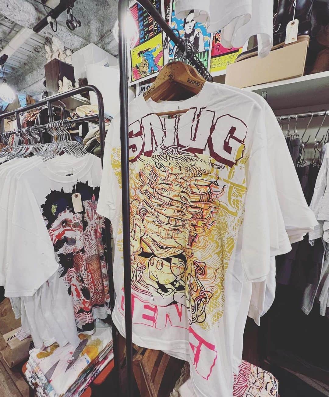 MUROさんのインスタグラム写真 - (MUROInstagram)「先日、福岡の　@snug_genki  で見かけたSUPER FLYの ヴィンテージTシャツが忘れられない… #superflymovie  #tshirts  #curtismayfield #sung」4月8日 17時15分 - dj_muro