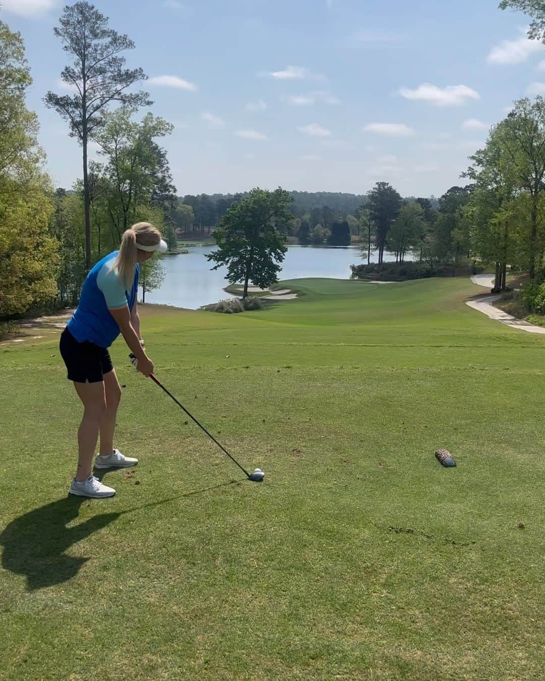 カーリー・ブースのインスタグラム：「Lovely day playing at The Reserve ⛳️💖 #augusta #masters #mastersweek #golf #usa」