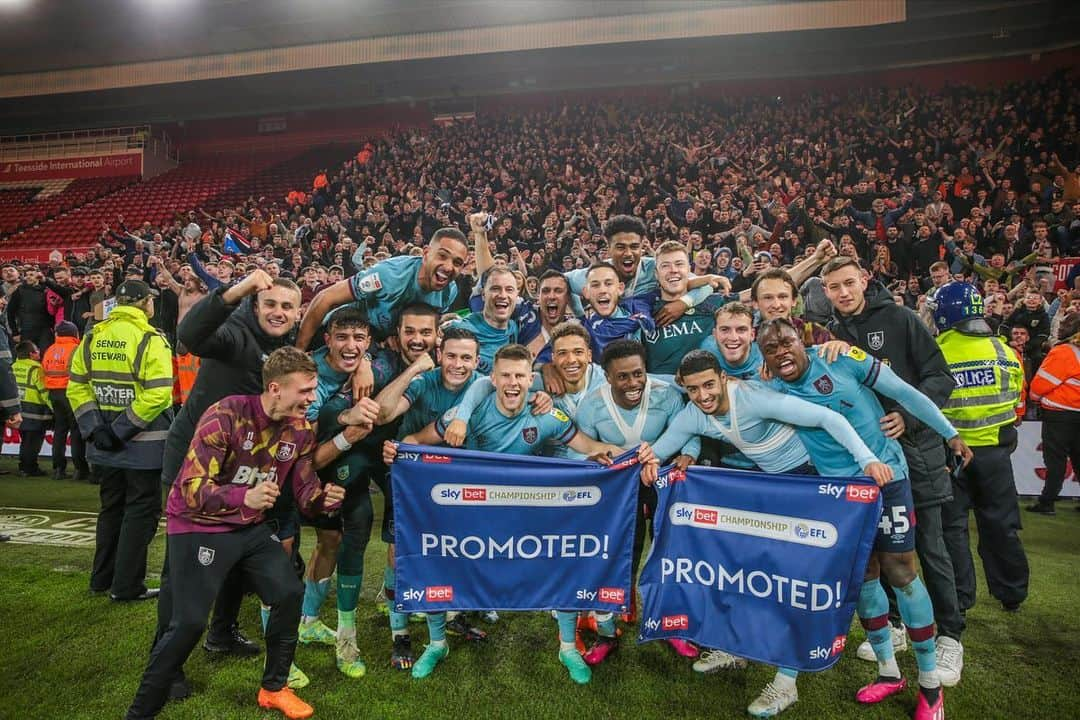 ジャック・コークのインスタグラム：「What a night!! Promoted with 7 to go. What a way to make up for last year with such a great set of players, fans and staff! #UTC」