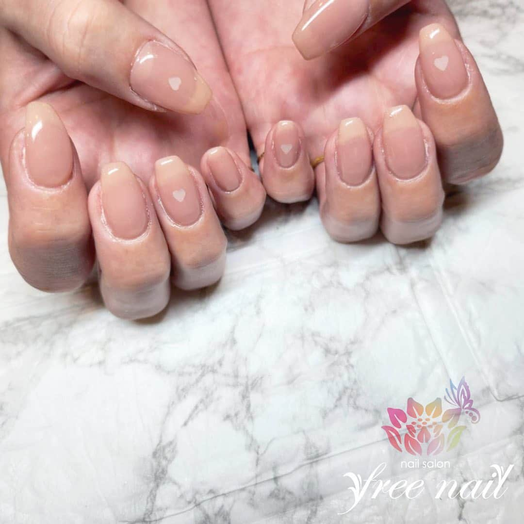 free nail フリーネイルさんのインスタグラム写真 - (free nail フリーネイルInstagram)「. お客様ネイル💅🏻🪷 . ヌーディーネイル🫶🏻 . シンプルおしゃれベージュ🫶🏻 . ご来店ありがとうございました🙇🏻‍♀️🙇🏻‍♀️🙇🏻‍♀️💗 . #ネイルアート #ジェルネイル #ネイルサロン #大阪ネイルサロン #ネイルデザイン #ネイルチェンジ #ヌーディーネイル #ヌーディーカラーネイル #ベージュネイル #ヌーディーベージュ #ハートネイル #ホログラムネイル #デザインネイル #トレンドネイル #シンプルネイル #大人ネイル #春ネイル #springnails #nailsart #nailsdid #美甲 #日式美甲 #日式美甲胶 #日本美甲师 #日本美甲老师 #美甲上课 #日本胶 #フリーネイル #freenail」4月8日 17時47分 - freenail_jpn