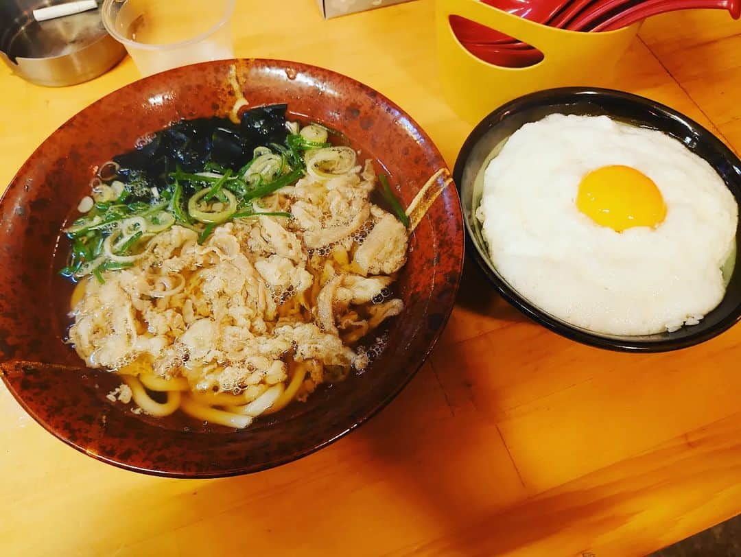 中村昌也のインスタグラム：「仕事終わりはつる亀のうどん❕ 美味❕朝までありがとうございます😆 宮古島へきた際は是非❕ 本日も営業しております❕ 宮古島市平良下里646-2 バロックビル6階 #宮古島 #沖縄 #宮古島バー #miyakojima #miyakojimabar #バーイズ #イズ #baris #is #newopen #居酒屋 #海 #beach #japan #中村昌也#宮古島グルメ」