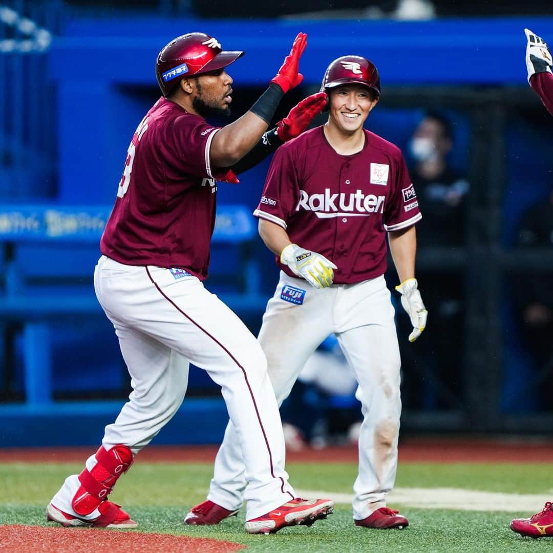 東北楽天ゴールデンイーグルスさんのインスタグラム写真 - (東北楽天ゴールデンイーグルスInstagram)「⚾️  ⚾️M 5-4 E⚾️ 2点ビハインドの8回にフランコ選手が2号逆転スリーラン‼️‼️ しかし直後に逆転を許してしまい手痛い敗戦。 伊藤茉央選手、安樂選手、宮森選手が1回無失点の好投👍🏼 打っては3回に炭谷選手が一時同点とする1号ソロ🔥 小深田選手と山﨑選手が揃って2安打の活躍👏🏼👏🏼  #鷲が掴む #rakuteneagles #マイケルフランコ #小深田大翔  #伊藤茉央 #炭谷銀仁朗 #安樂智大 #山﨑剛 #宮森智志」4月8日 17時50分 - rakuten_eagles