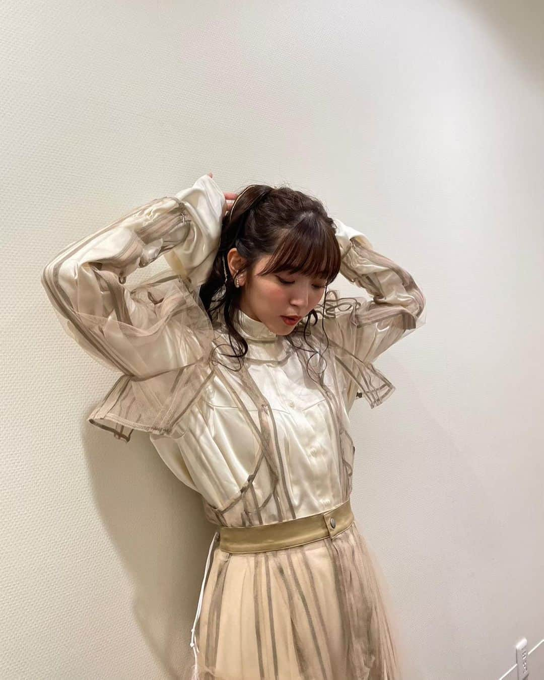 鈴木愛理さんのインスタグラム写真 - (鈴木愛理Instagram)「✴︎ #アニソンでしょでしょ 衣装たちまとめました😊✌️ ⁡ 🤍深愛/ #水樹奈々 さん one-piece @teki_atelier ring @e.m.__official ⁡ 💜マイフレンド/ #ZARD さん check jacket,check skirt @aula.aulaaila_official ear cuff  @duedonne.jewelry silver ring @yoaa.official silver ring @ginjewelrytokyo  silver ring @agu_accessories   @higashiyamapr boots  @charleskeith_jp ⁡ 💛祝福/ #YOASOBI さん tulle dress,tulle skirt @shiroma_official skirt @aoiwanaka.official ear cuff @duedonne.jewelry   @higashiyamapr ring @agu_accessories boots @yelloshoes_official  #自撮りを載せるの久々でソワソワ」4月8日 17時55分 - airisuzuki_official_uf