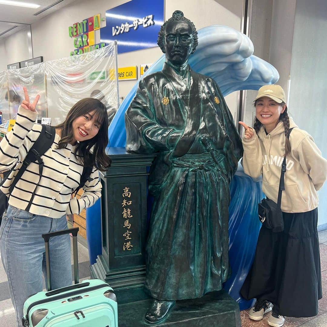 彼方茜香のインスタグラム：「エギフェス♥ 高知県ちゃーく!! フィッシングハヤシペアエギングフェスタ 今日の深夜からエギンガーの皆様が🦑を探してランガーン·͜·  エギパラ2代目3代目が揃ったので きっと釣れるよ‎|•'-'•)و✧」