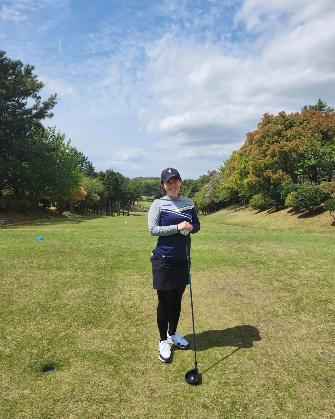 竹末裕美さんのインスタグラム写真 - (竹末裕美Instagram)「芙蓉カントリークラブ⛳ 後半、富士山🗻隠れちゃった😢 昨日の天気がウソみたい😱 暑かった☀️  今日も楽しいお客様であっという間でした😊 ありがとうございました🙇  #ゴルフ#ゴルファー#女子プロゴルファー#プロゴルファー#芙蓉カントリー倶楽部#所属#ロサーセン#ウェア#富士山」4月8日 17時55分 - hiromitakesue