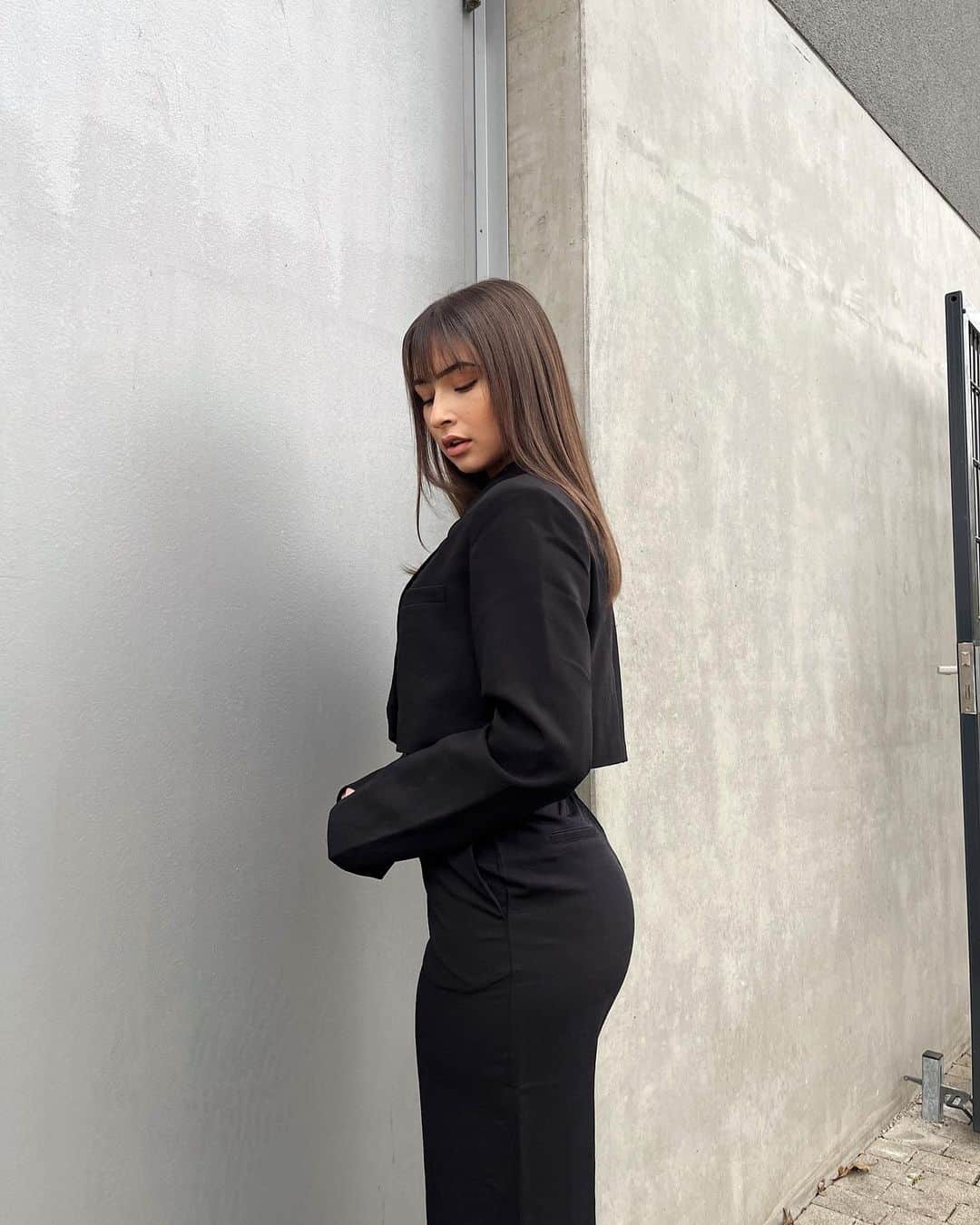 TALLY WEiJLさんのインスタグラム写真 - (TALLY WEiJLInstagram)「Never met an all black outfit that we didn't like. ⁠ ⁠ Blazer🔎624315⁠ Similar pants🔎 620579」4月8日 18時00分 - tally_weijl