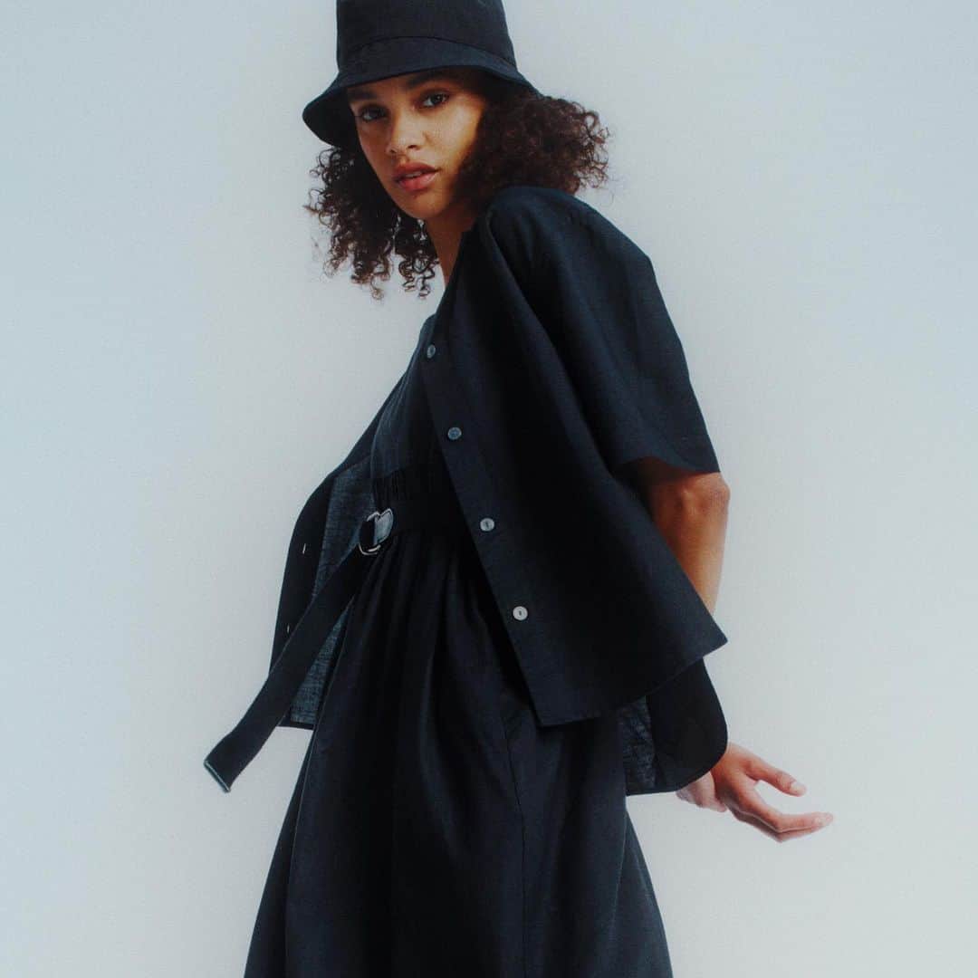 のインスタグラム：「Linen Collection  Airy, elegant, and comfortable, linen is a heritage natural fabric. Sharpen up with crisp blacks and whites.   455753 Women linen blend 3/4Slv shirt 456075 Women linen blend jacket 455670 Women linen blend S/S romper 455752 Women linen blend S/S shirt 458487 Women linen blend wide straight pants(long) 457438 Men linen cotton stand collar S/S shirt 457464 Women linen blend gathered camisole dress  #uniqloessentials #Uniqlo #LifeWear #linenfashion  *The product availability differs among regions. Please check your regional account or website.」