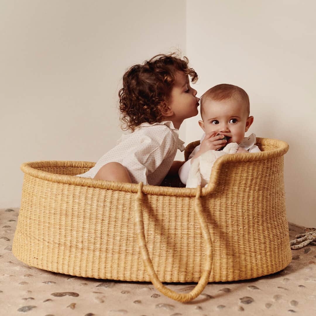 bonpointのインスタグラム：「Bonpoint Newborn SS23 | Moment of affection. ​ A long weekend filled with hidden gifts from the Easter bunny. 🐰​  📷 @Denis.Boulze ​  #Bonpoint #Newborn #Easter」