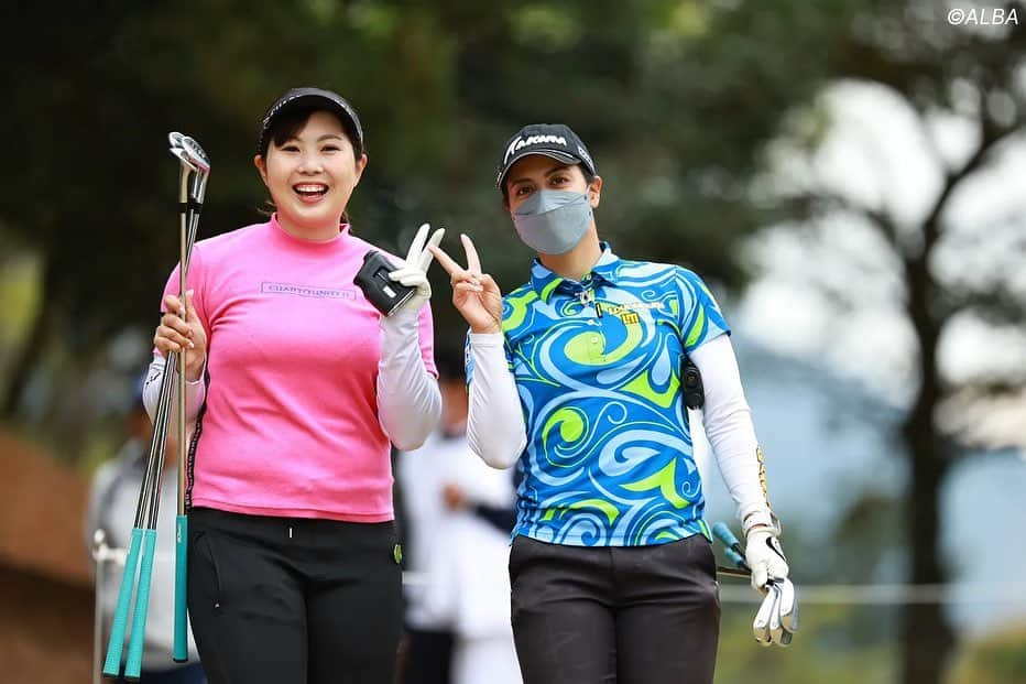 スタイヤーノ梨々菜さんのインスタグラム写真 - (スタイヤーノ梨々菜Instagram)「Hanasaka Ladies Yanmar Golf Tournament🌸  また2位ですごく悔しいですが、調子は悪くないので、また来週から頑張ります！ 応援していただいたみなさんありがとうございました😊  響さんおめでとうございます👏  初日、初めてさっちゃんとまわった！ 楽しかった😆  #hanasakaladiesyanmargolftournament #ハナサカレディースヤンマーゴルフトーナメント #ヤンマーマルシェ #アキラプロダクツ #titleist #zerofit #golf #reve #mysole #ラウドマウス #loudmouth #lmclip #ラウドマウスコーデ #チームラウドマウス #iomic #golflab #アングル #angle」4月8日 18時03分 - ririna9911