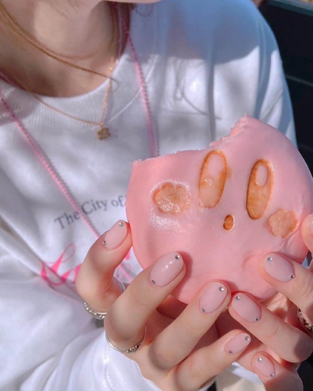 吉田菫さんのインスタグラム写真 - (吉田菫Instagram)「✿𝚂𝙰𝙺𝚄𝚁𝙰 𝙼𝙾𝙲𝙷𝙸 𝙲𝙾𝙻𝙾𝚁✿  #nail #pinknails  #naildesign  #nailcolor  #カービー　#springnails」4月8日 18時03分 - sumiredooon1228
