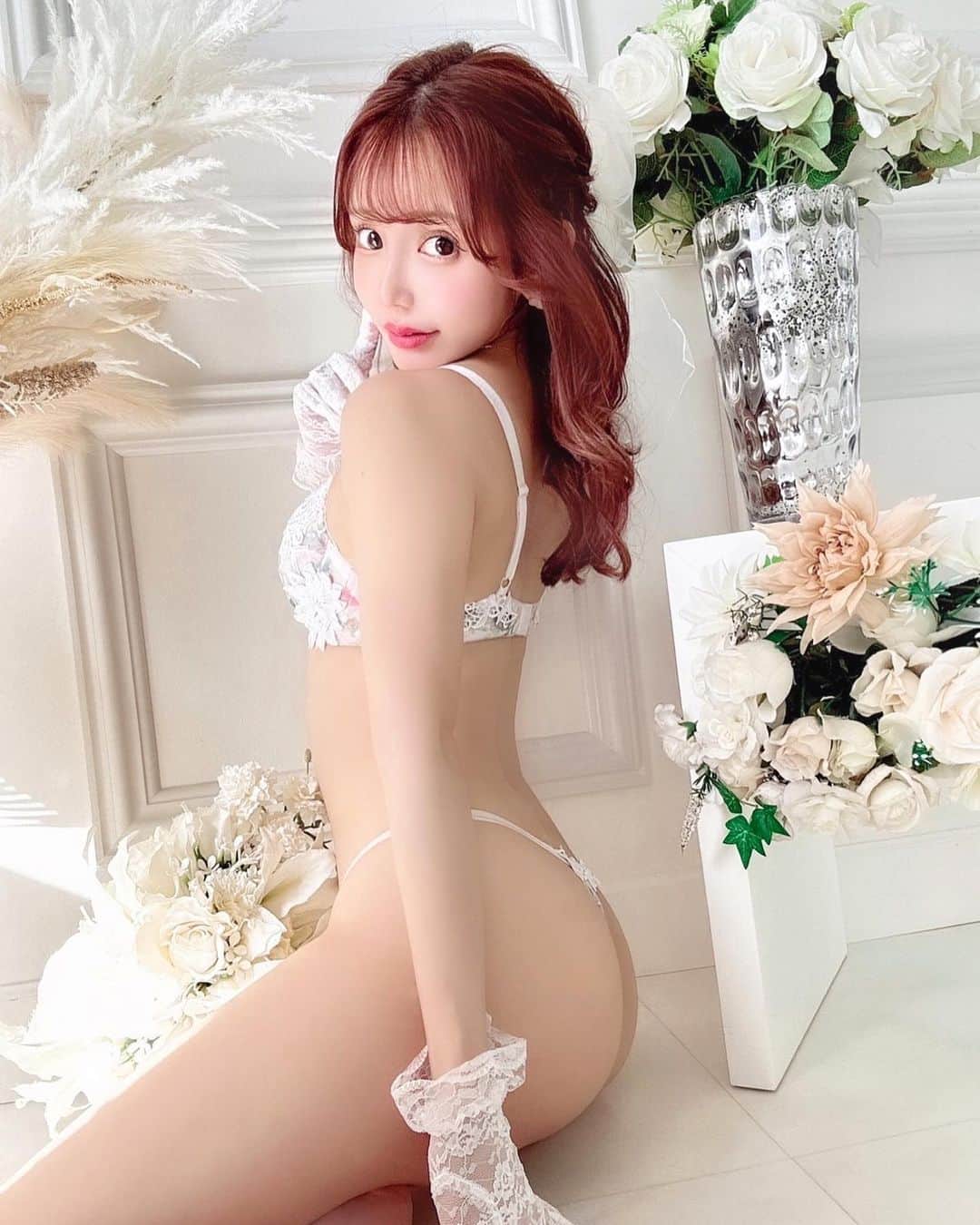のインスタグラム：「🍑  @shiba_0401   #撮影 #下着  #下着撮影 #ランジェリー #下着女子 #サルート #名古屋 #錦 #錦3 #salondegold  #サロンドゴールド  #キャバクラ #いいね #instalike #맞팔　#좋아요」
