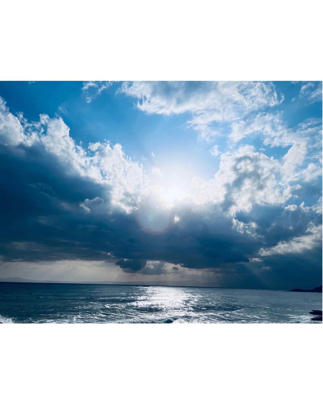上山竜治さんのインスタグラム写真 - (上山竜治Instagram)「気休めのグリーンスムージー。  ひざしつよし君。  #今日の海」4月8日 18時20分 - kamiyama_ryuji_0910