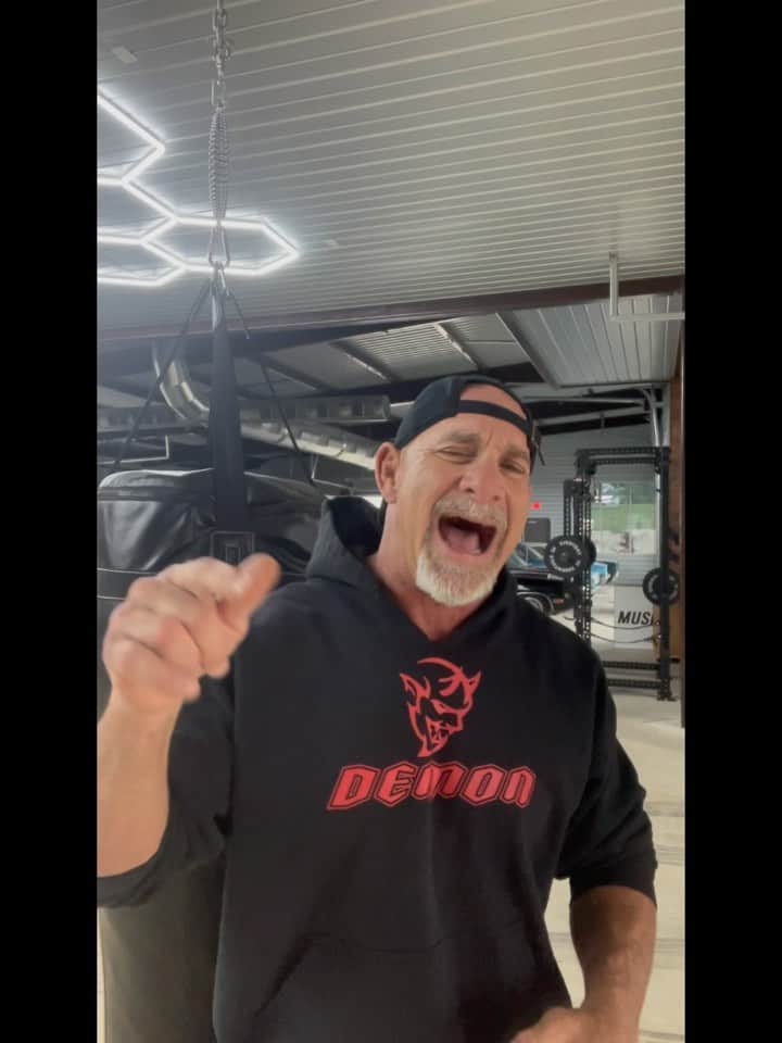 ビル・ゴールドバーグのインスタグラム：「@ufc #themasters @nhl #sportsbetting #letsgo @goldbergsgarage #goldbergsentyou #spear #jackhammer #betting #gambling #underdog  #whosnext」