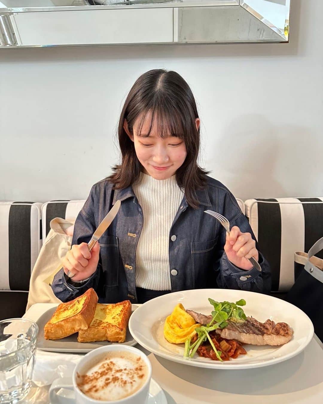 黒須遥香のインスタグラム：「んー、どれから食べようっ！！  .  #美味しいもの大好き #食べることが幸せ #フレンチトースト #お肉 #ブランチ #恵比寿カフェ #マーサーブランチ」