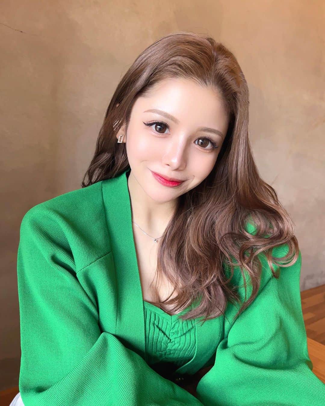 じゅりあんぬのインスタグラム：「ペーパーハウス面白すぎる🤡 ⁡ ⁡ ⁡ ⁡ ⁡ ⁡ #メイク#ヘアスタイル#ゆる巻き  #休日の過ごし方#インスタ映え  #instagramjapan#japanesegirl  #makeup#hair#lookoftheday  #l4ls#instadaily#instabeauty」