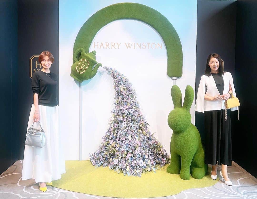 近藤英恵のインスタグラム：「けいちゃんと Harry Winston 展示会へ🌸  目も眩むダイヤモンドの数々💎✨ ピンクブルーイエローのカラーダイヤの競演にうっとり✨  貴重なものを沢山見せて頂き、 輝きにときめきが止まりませんでした💎✨  #harrywinston#💎#🌸#ハリーウィンストン#ダイヤモンド#ミュージアムクラス#眼福#ただただ幸せ#うっとり#漲るパワー#最強パワーストーン#お誘いありがとう#🙌」