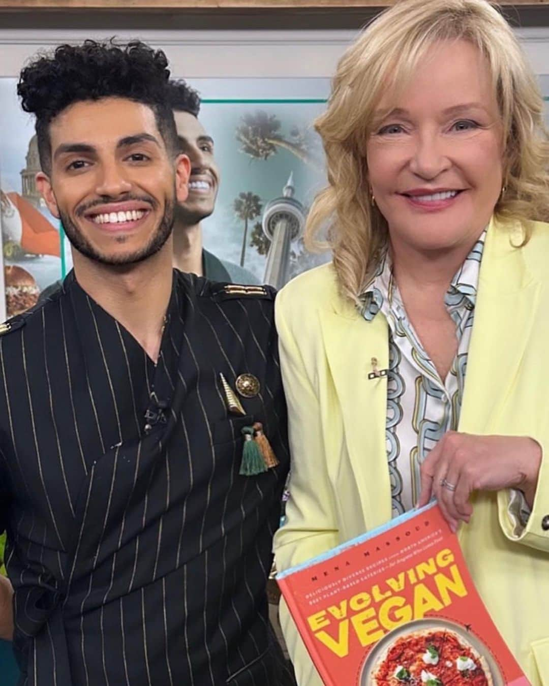 メナ・マスードさんのインスタグラム写真 - (メナ・マスードInstagram)「Thank you to the @themarilyndenisshow & all the incredible press in #Toronto for having me. Always good to be back home!   📷: @randotoronto  💇🏽‍♂️: @sher_beauty  🧥: @styledbylmc」4月8日 23時00分 - menamassoud