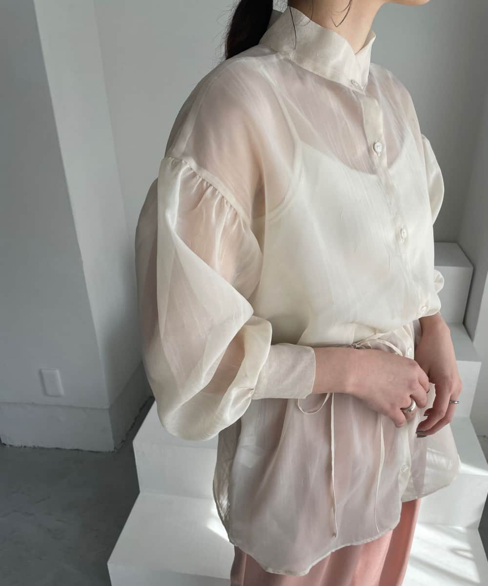 LOWRYS FARM-TWさんのインスタグラム写真 - (LOWRYS FARM-TWInstagram)「ㅤㅤㅤㅤㅤㅤㅤㅤㅤㅤㅤㅤㅤ \ new item /  透膚上衣，立領設計。 褶皺袖子增加了立體感。 附有腰帶，可根據當天的心情改變造型。 可以正反面兩穿。  #透膚立領2WAY前後兩穿附綁帶蓬蓬袖襯衫上衣-三色-176296  #lowrysfarm #ローリーズファーム #日系穿搭 #寬褲 #高腰褲 #露肩上衣  👉詳細資訊進入首頁連結 下載官網APP即時掌握流行資訊  ☟☟☟  @dotst_taiwan」4月8日 19時00分 - lowrysfarm_tw