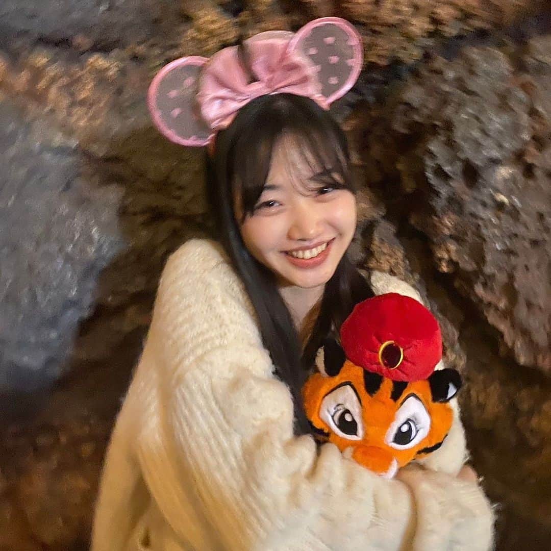 増井湖々のインスタグラム：「. 先日友達とディズニーシーに行ってきました！ ずっと欲しかったチャンドゥのぬいぐるみ🥺❤︎ #ディズニー #ディズニーシー」
