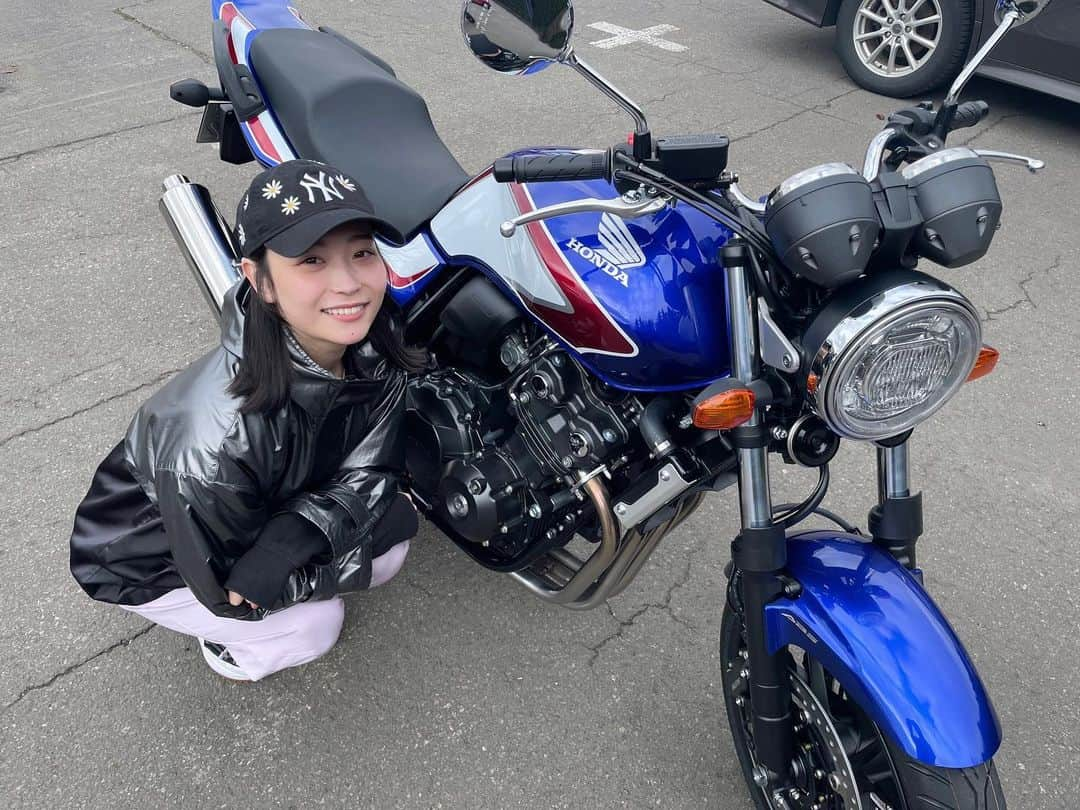 日下怜奈さんのインスタグラム写真 - (日下怜奈Instagram)「.  ⁡ 本日、曇天の下CB400 SUPER FOURを納車しました！ ⁡ ⁡ 安定感とエンジン音が最高すぎる！！！ Rebelも引き続き大切に乗ります！ ⁡ ⁡ ⁡ #cb #cb400 #cb400sf #cb400superfour #honda #bike」4月8日 19時05分 - reina_kusaka