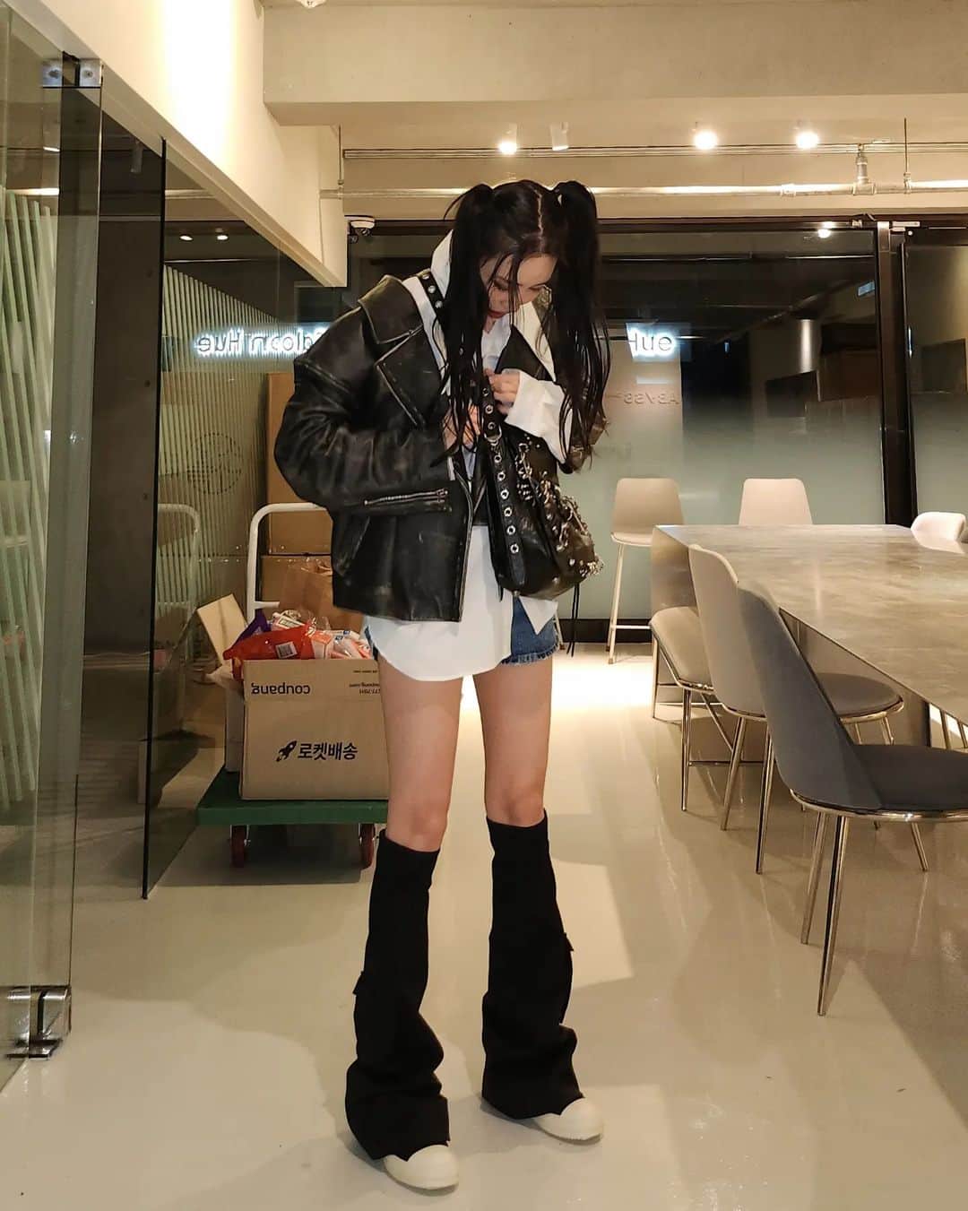 ソンミのインスタグラム：「🤟😛🤟」