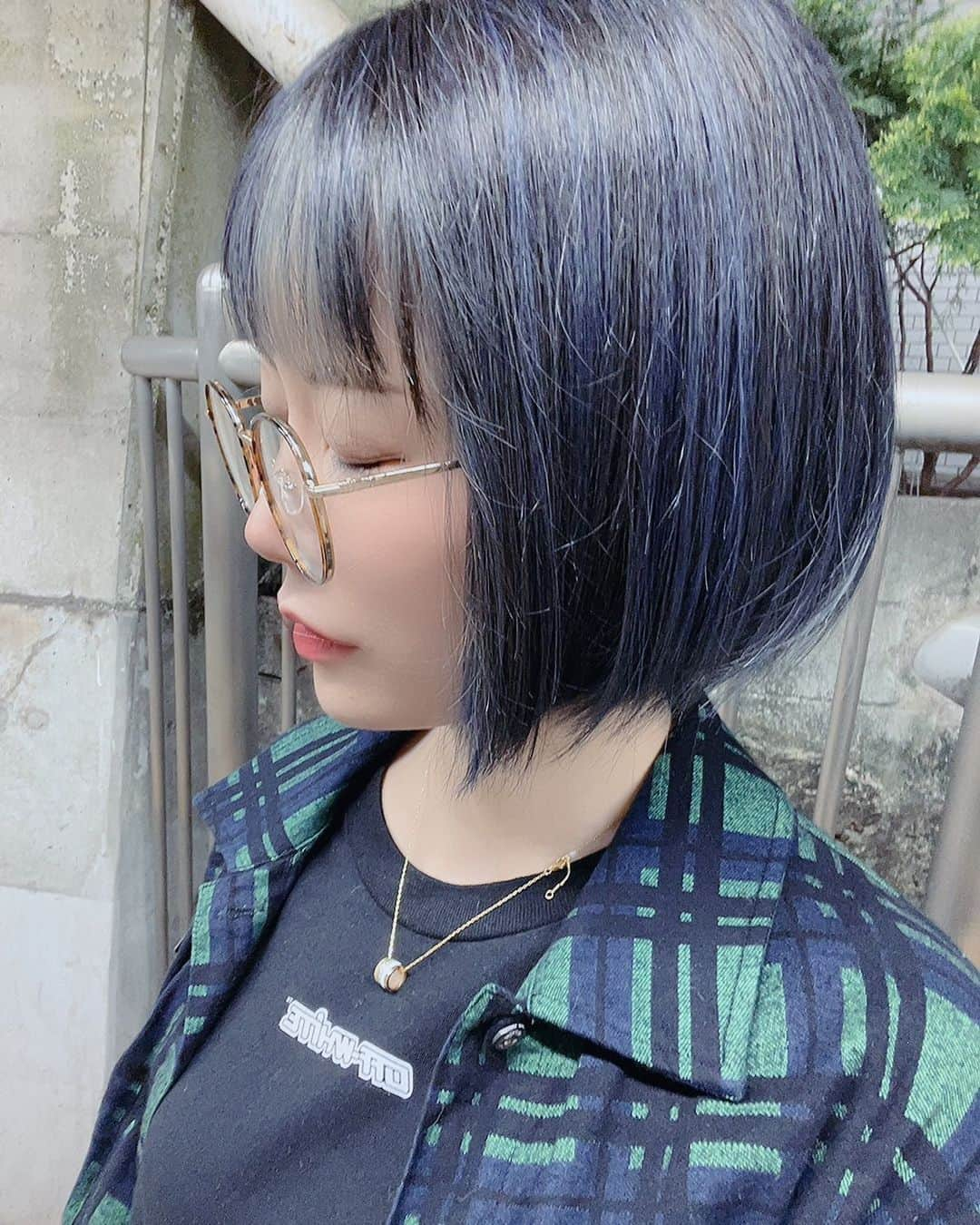 琥珀うたのインスタグラム：「. . 髪色変えたよ✌️ いつもありがとう💚 @yumi_laidback  . . #hair #haircolor #shorthair  #bobhaircut」