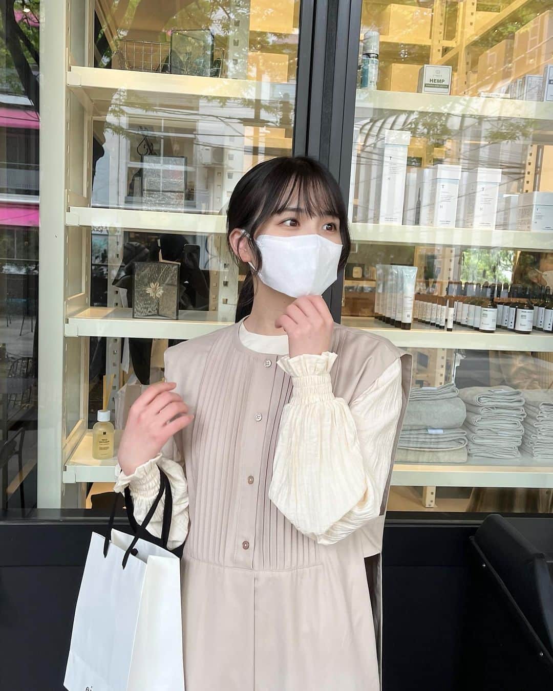 大園桃子さんのインスタグラム写真 - (大園桃子Instagram)「⁡ ⁡ お菓子禁止中なのにじゃがりこ食べたい、🤔、、 ⁡」4月8日 19時17分 - o.momoko_official