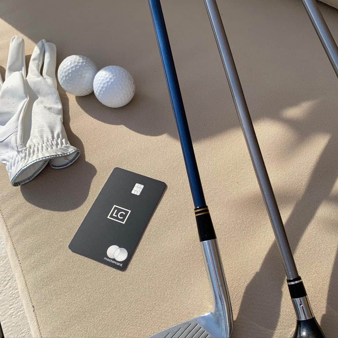 Luxury Card Japanさんのインスタグラム写真 - (Luxury Card JapanInstagram)「【ゴルフ好きの方は”ゴルフ”とコメントしてみてね🏌️】 ラグジュアリーカード会員様は、国内の名門コースやアメリカTPCのプライベートコースなど、クラブ会員以外は通常ラウンドできない限定コースもご予約可能です。  週末はゴルフでリフレッシュはいかが？⛳  . ▶ラグジュアリーカードについてもっと知りたい方は @luxurycardjapan のプロフィールリンクからご覧いただけます。  ほかにも、期間限定優待やトラベル・ダイニング・ライフスタイル優待を毎日更新中！ .  #ゴルフ #週末ゴルフ #ゴルフ女子 #ゴルフ男子 #ゴルフ好き #ゴルフ好きな人と繋がりたい #ゴルフウェア #ゴルフコーデ #ゴルフデート #ゴルフ場 #プライベートゴルフ #会員制ゴルフ #ゴルフ場の景色 #ゴルフクラブ #キャディバッグ #ドライバー #ドライバーショット #アイアン #アイアンバー #パター #ゴルファー #名門コース #TPC #ラグジュアリーカード」4月8日 19時20分 - luxurycardjapan